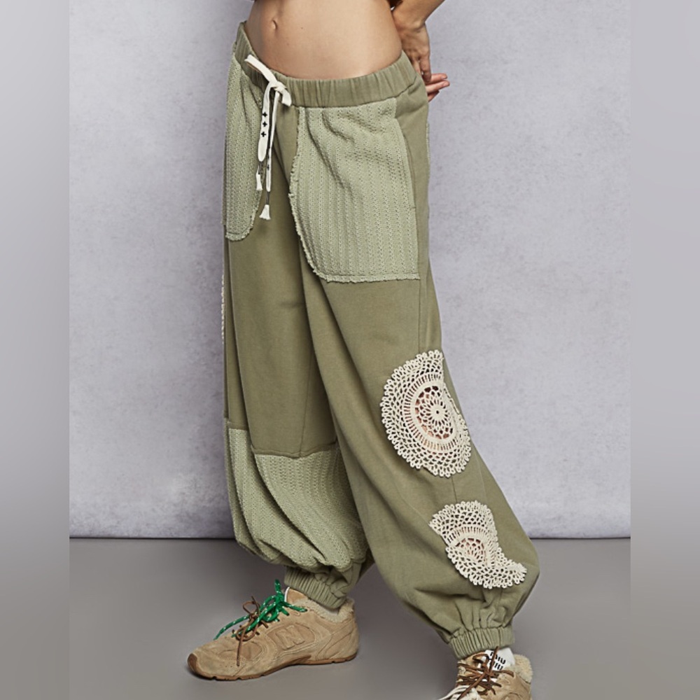 NWT POL Crochet Boho Doily Patchwork Joggers Swea… - image 4
